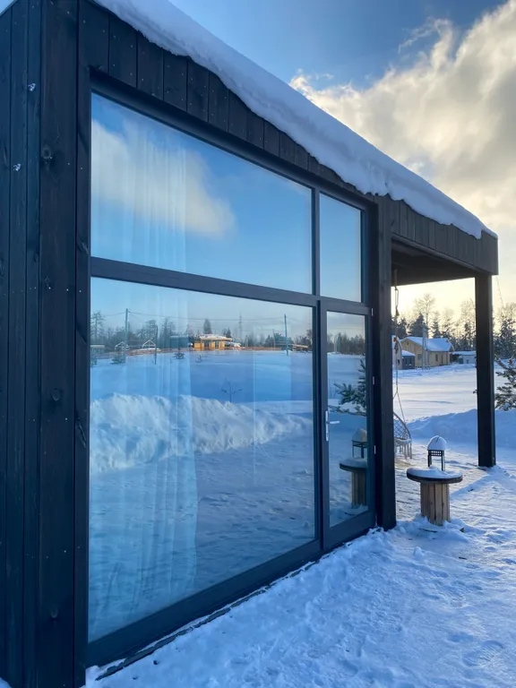 Уютный дом с панорамными окнами