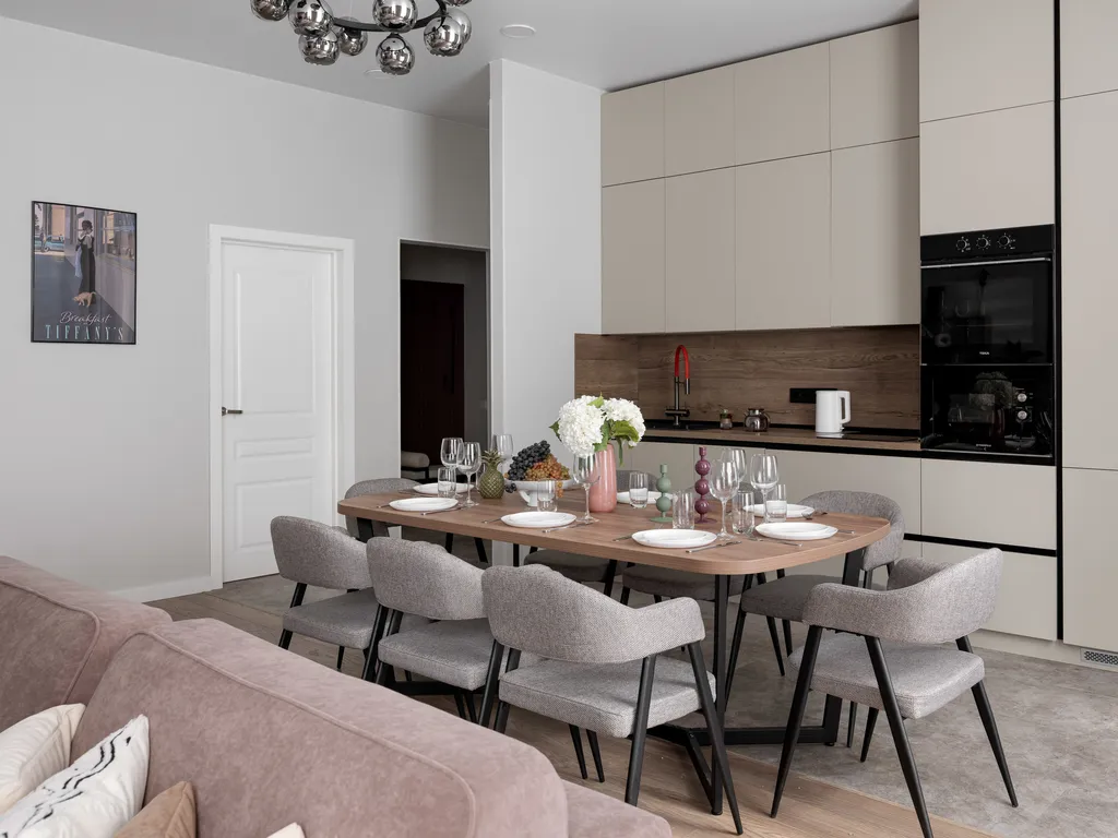 Просторная квартира у Патриарших с проектором