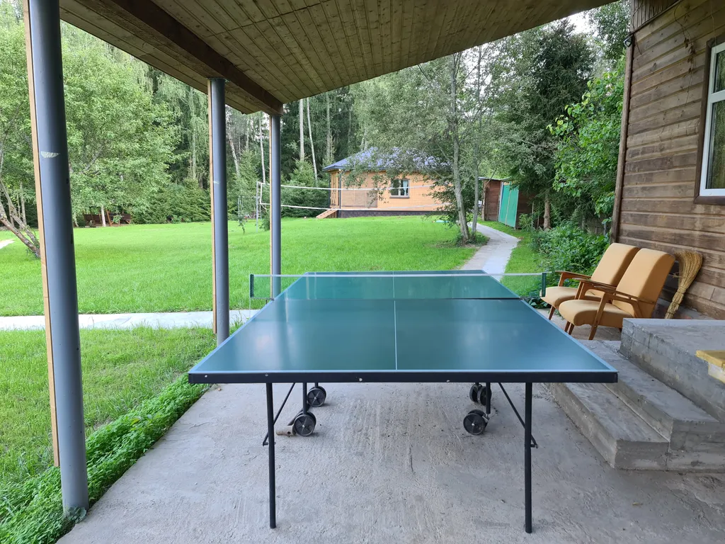 Уютный дом в лесу рядом с речкой