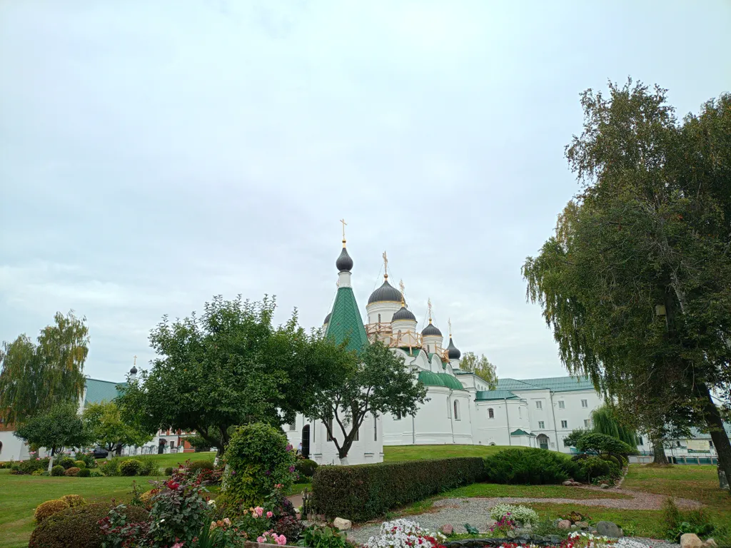 Трёхкомнатная квартира рядом с монастырём