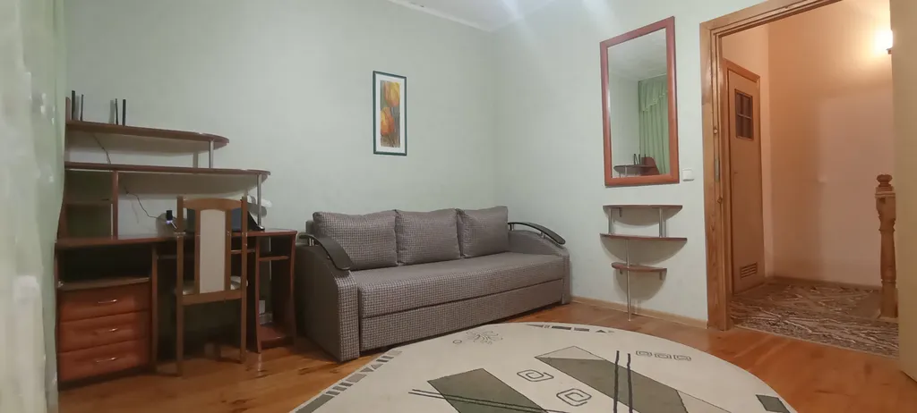 Уютный просторный дом с камином электрическим