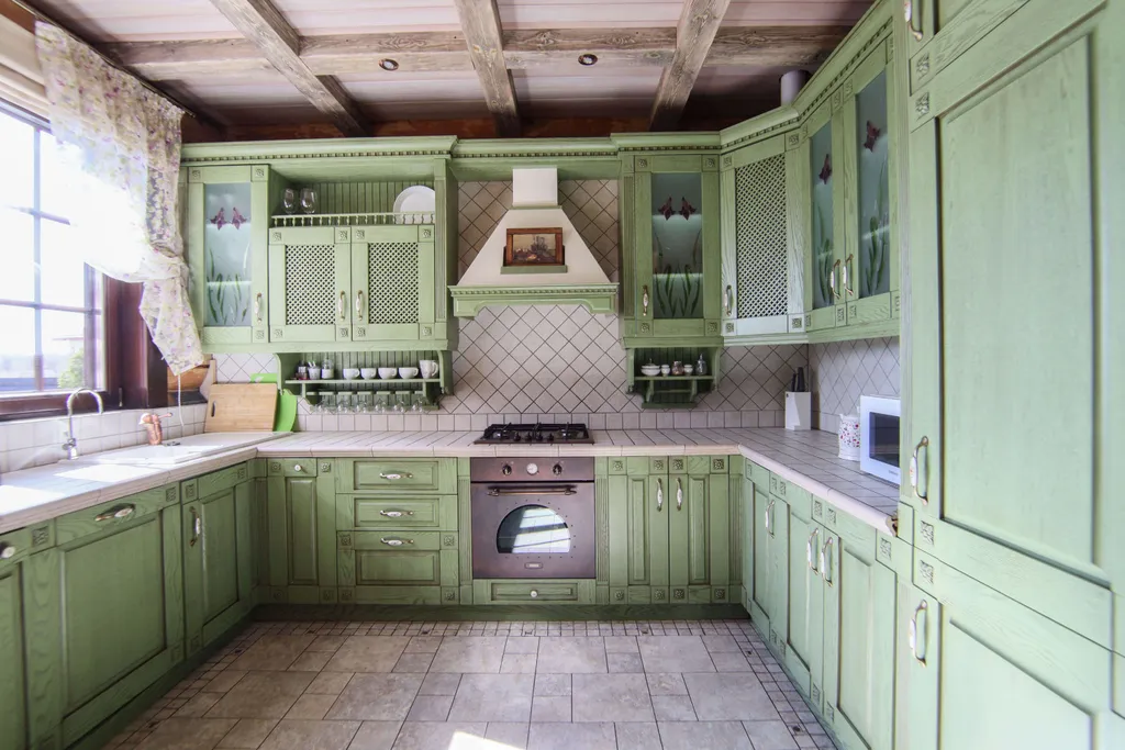 Шале с бассейном и видом на озеро