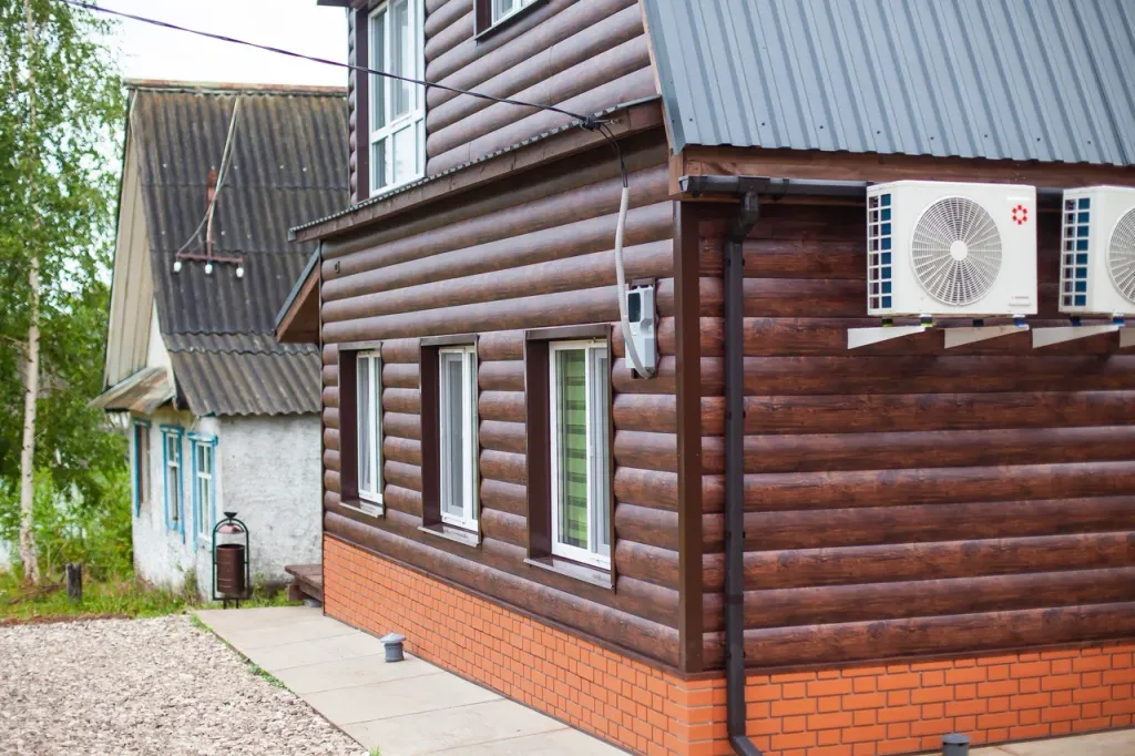 Домик четырёхместный с беседкой и мангалом