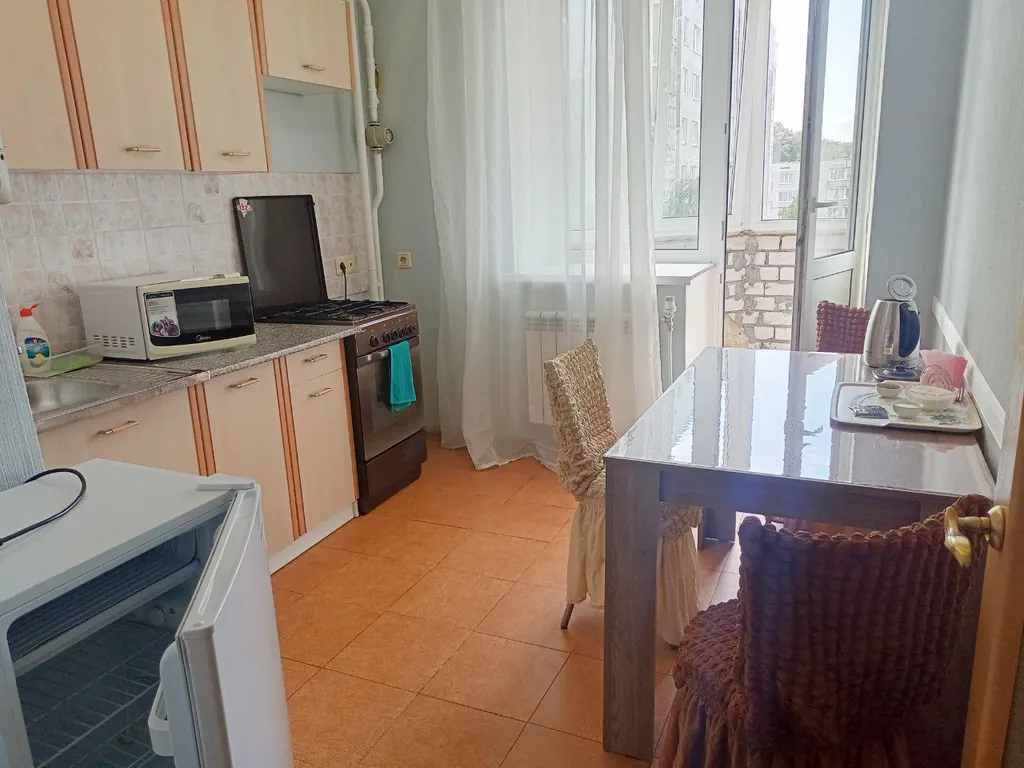 Квартира с двуспальной кроватью и диванчиком