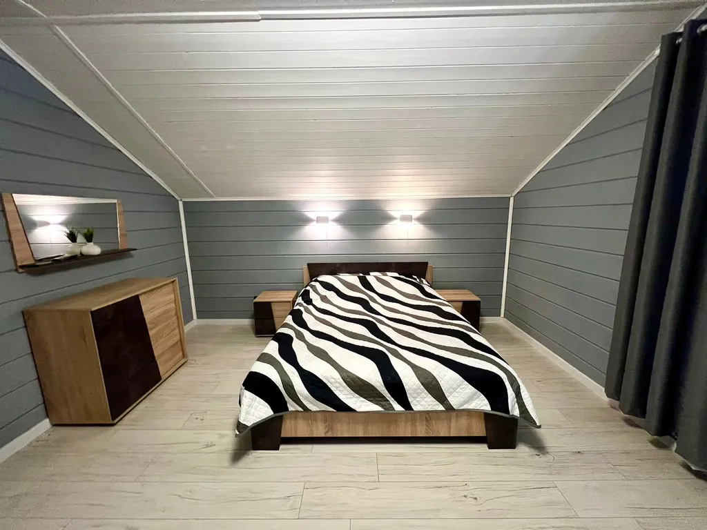 Дом и баня у реки