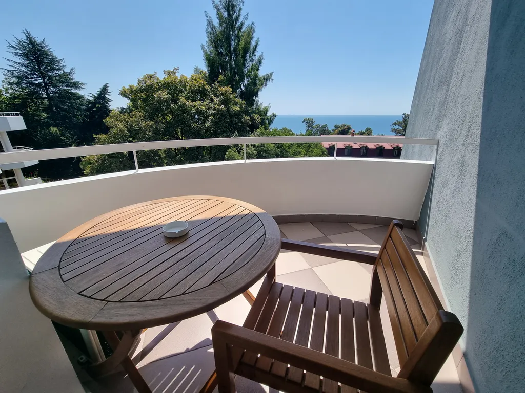 Вилла с открытым бассейном и видом на море