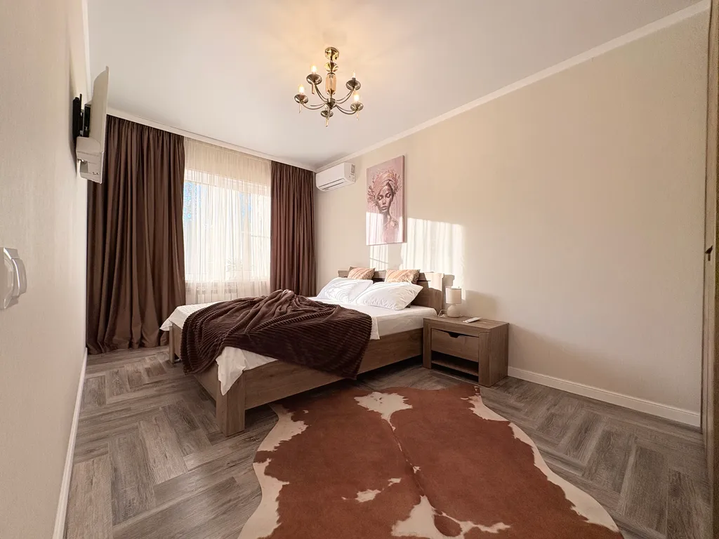 Стильная двухкомнатная квартира на проспекте Кирова со своей парковкой