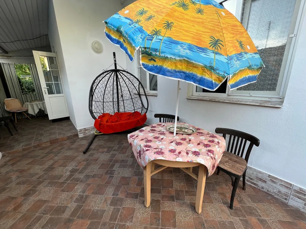 Домик с чудным зелёным двориком