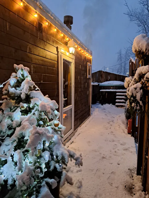 Мини-домик море с видом на горы