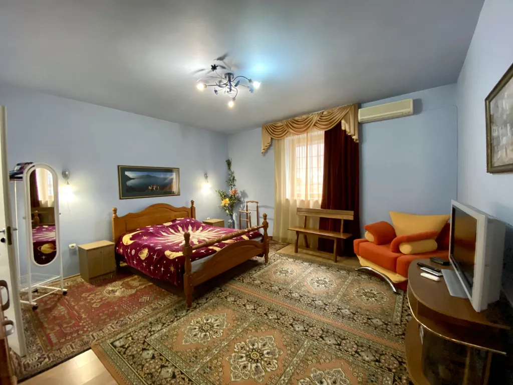 Дом в центре с видом на море