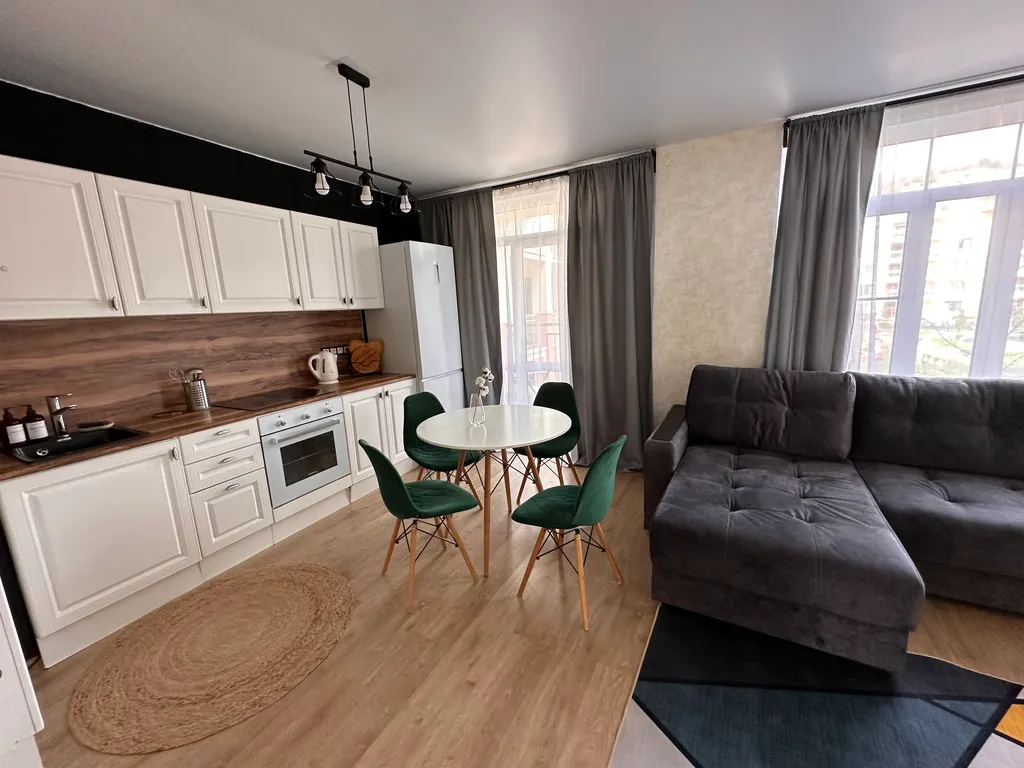 Новые апартаменты в горах у моря с бассейнами