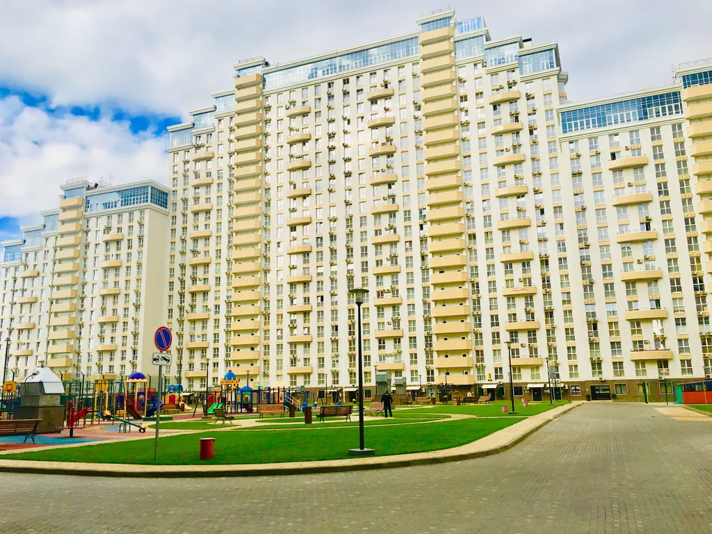 Квартира с кроватью и двумя диванами в ЖК Большой