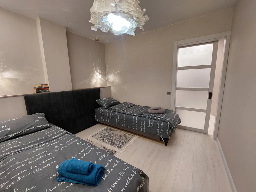 Апартаменты с отдельной спальней в новом доме, центр