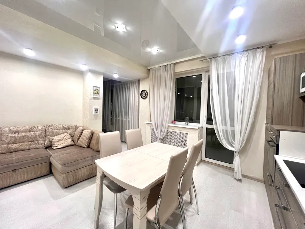 Светлая двухкомная квартира — аренда посуточно в Южно-Сахалинск