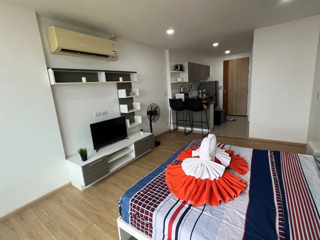 Студия после ремонта с потрясающим видом в центре Каты