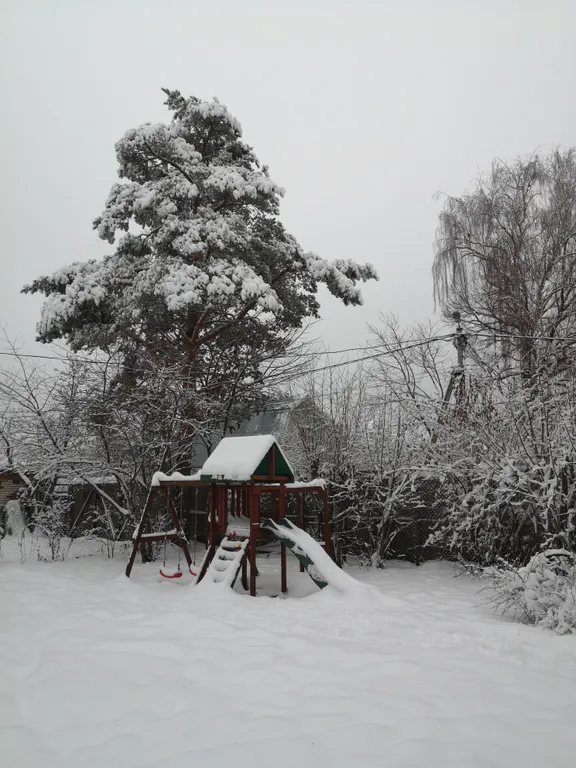 Вместительный, теплый дом на берегу реки Воря
