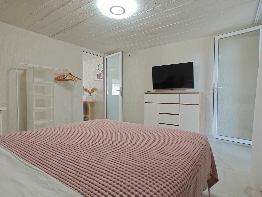 Номер Лаванда с террасой и парковкой