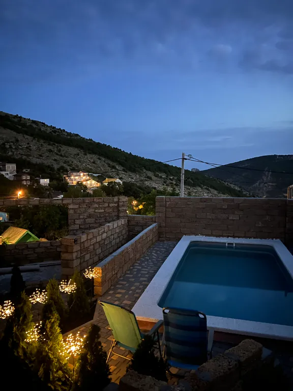 Уютный номер в доме  с беседкой и бассейном