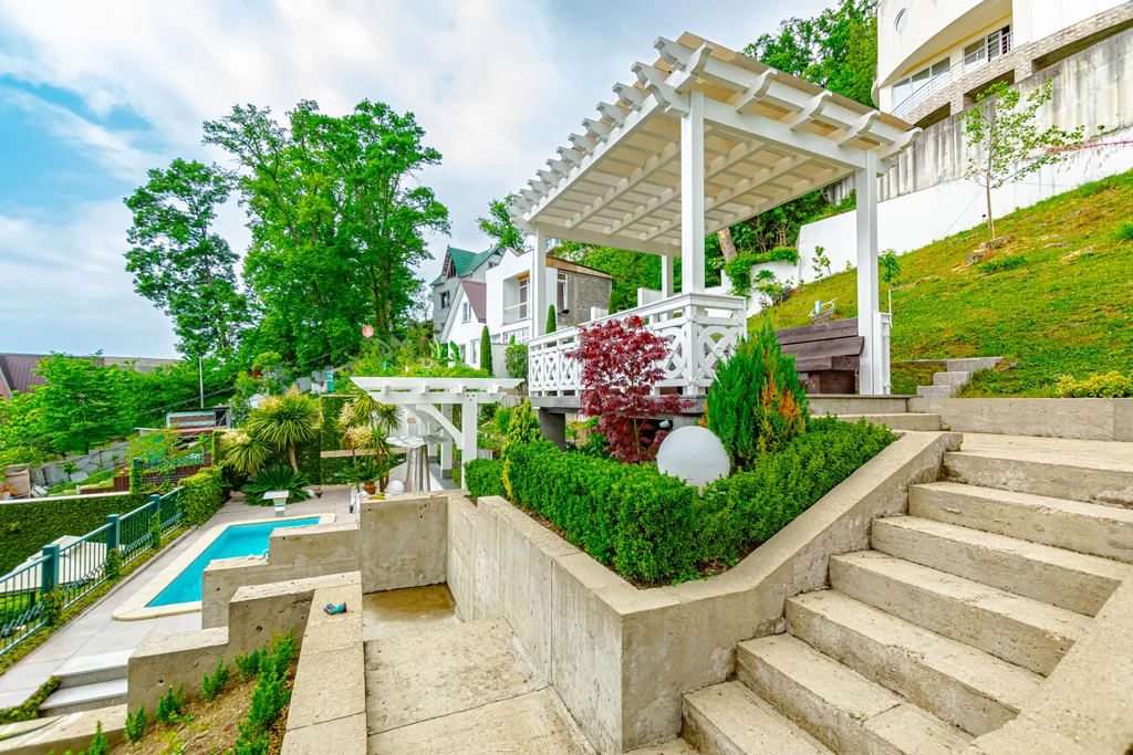 Дом с великолепным видом на море и горы