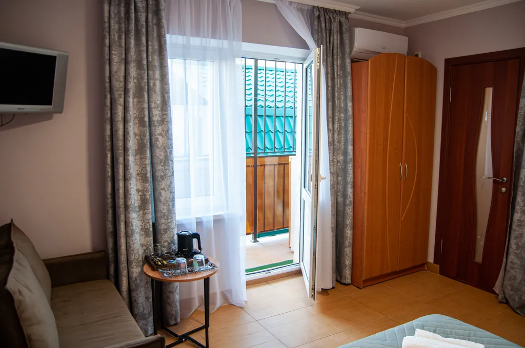 Квартира Квартира Улучшенный комфорт плюс, четырёхместный номер с террасой — Геленджик