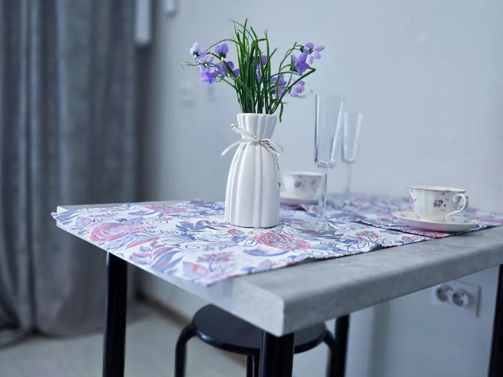 Уютная квартира с закрытым двором и парковкой (уютный дом)