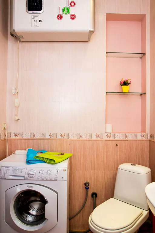 Студия с яркой кухней