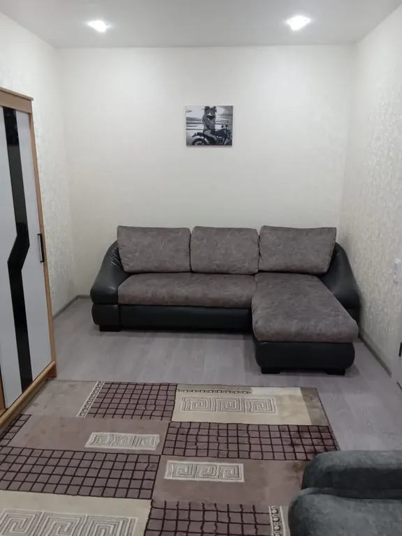 Однокомнатная квартира после ремонта — аренда посуточно в Кировск