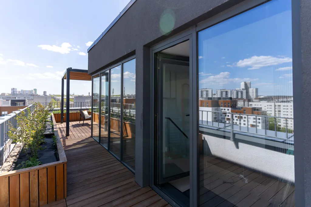 Двухэтажная квартира с мини-сауной и террасой на крыше