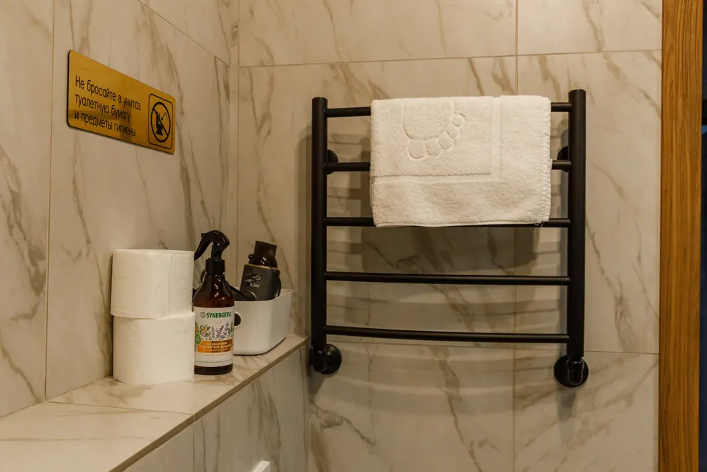 Просторный двухкомнатный коттедж 75 метров в лесу у пруда