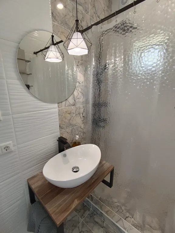 Новый 2-комнатный коттедж с кухней на террасе с видом на море