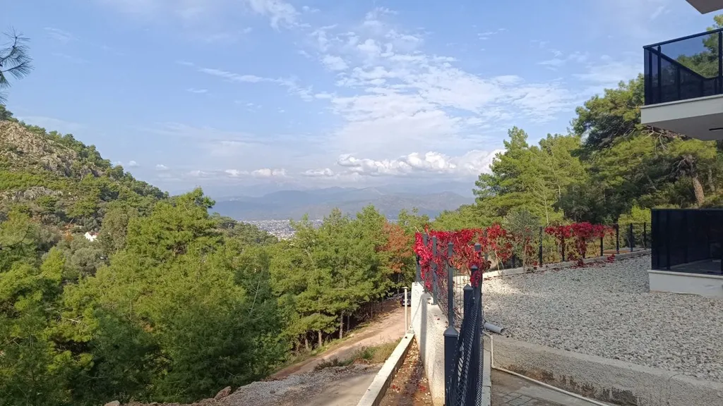 Квартира с бассейном и собственным полисадником