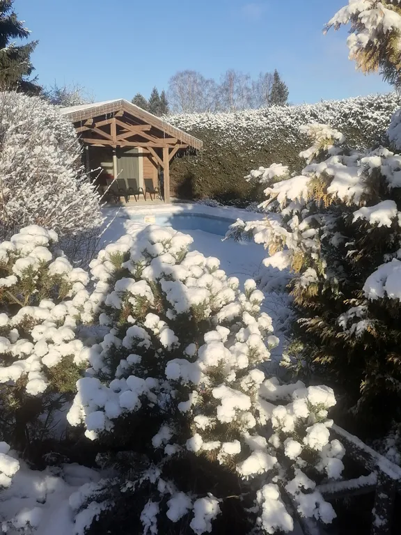 Домик в деревне с бассейном