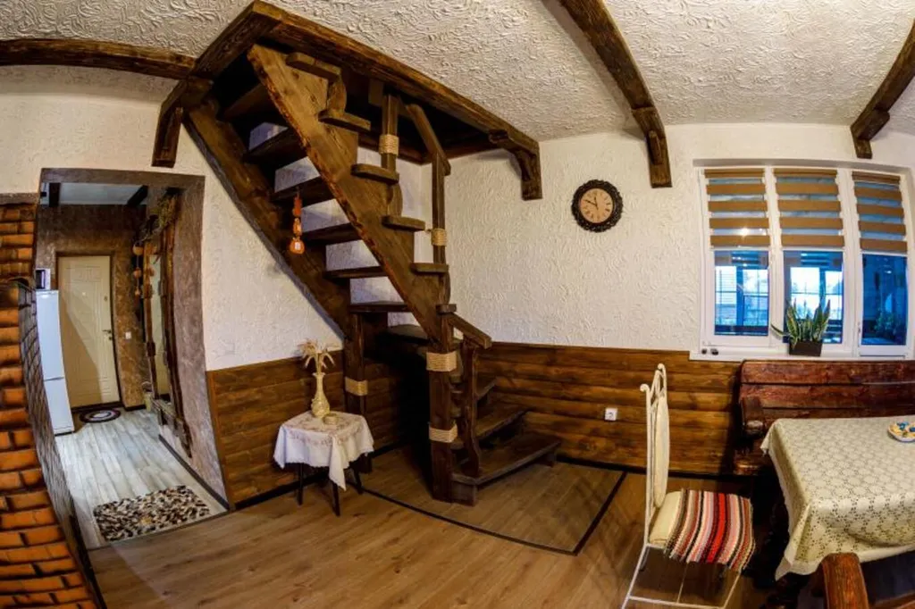 Милый домик в деревне, с видом на озеро