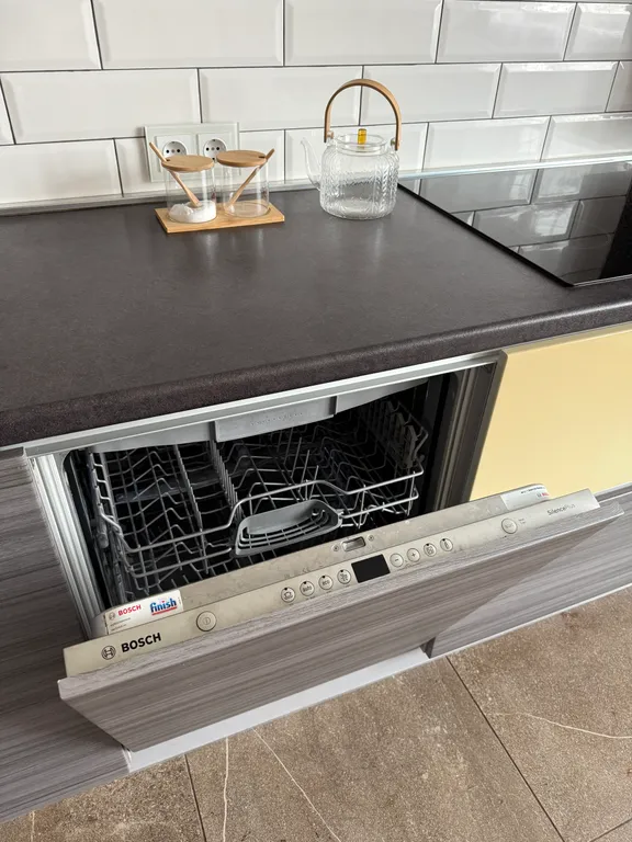 Студия + спальня с джакузи и панорамным балкон около ЛА Трактор