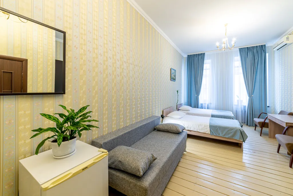 Квартира Квартира Эконом с 2 кроватями и диваном, с общей душевой комнатой — Санкт-Петербург