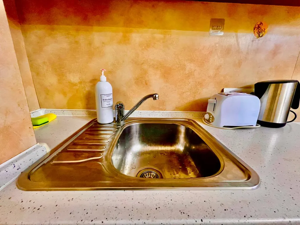 Квартира Уютная светлая студия в центре, ТЦ Вояж, парковка, кафе, аквапарк источник — Тюмень