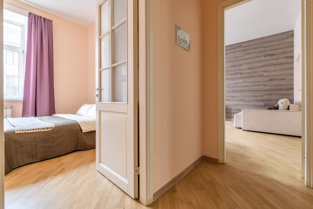 Апартаменты у Эрмитажа
3 спальни, 2 санузла.