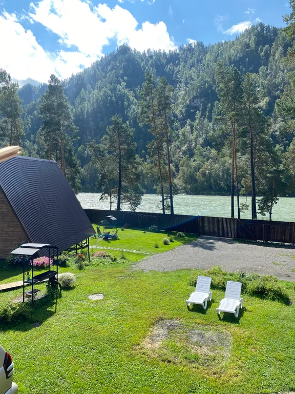 Коттедж Благоустроенный барнхаус на берегу Катуни — аренда посуточно в Горно-Алтайск