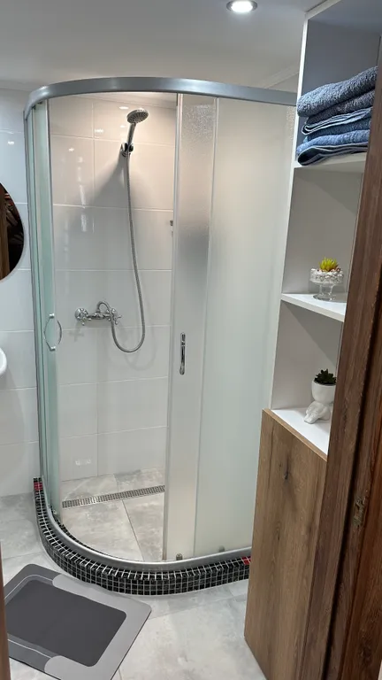 Новая уютная квартира в частном районе