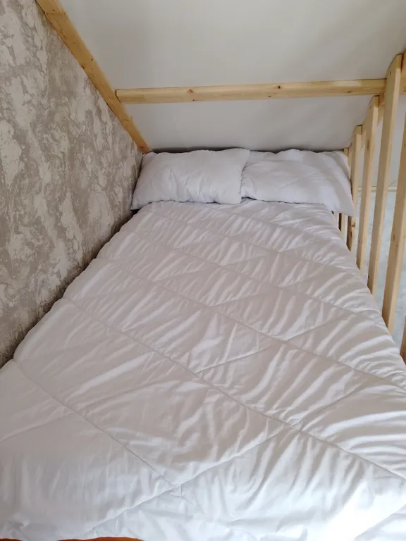 Домик с видом на озеро