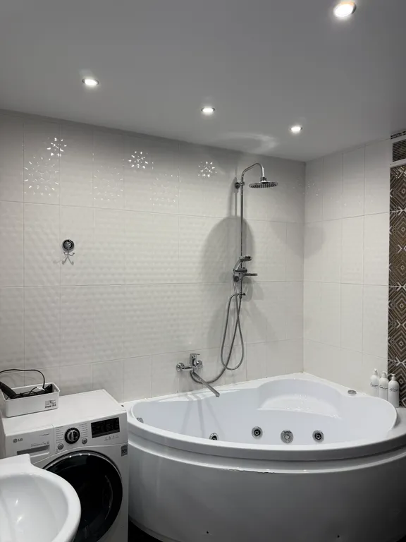 Просторная квартира с кофемашиной, Алисой и джакузи