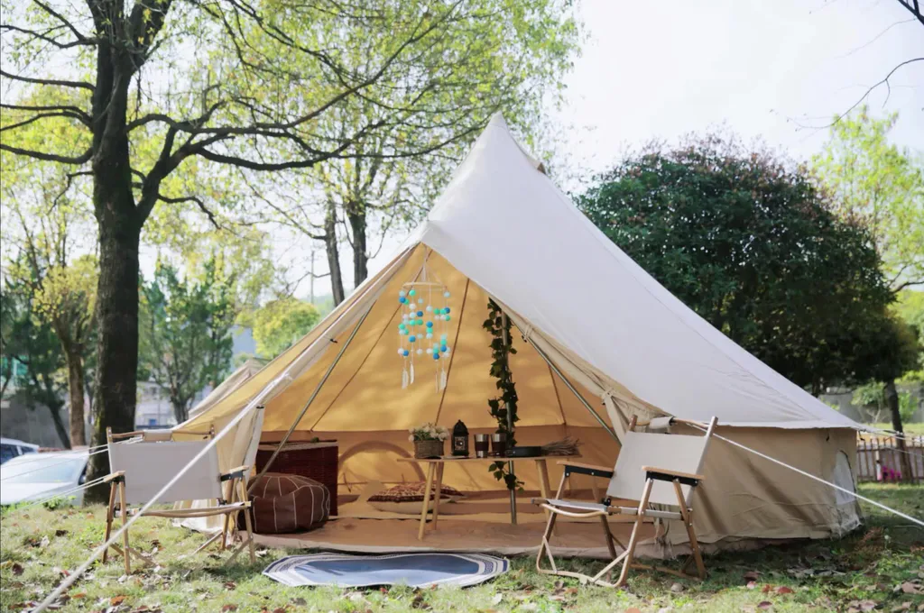 Коттедж Большой шатёр в кемпинге вблизи озера — аренда посуточно в Янтарный