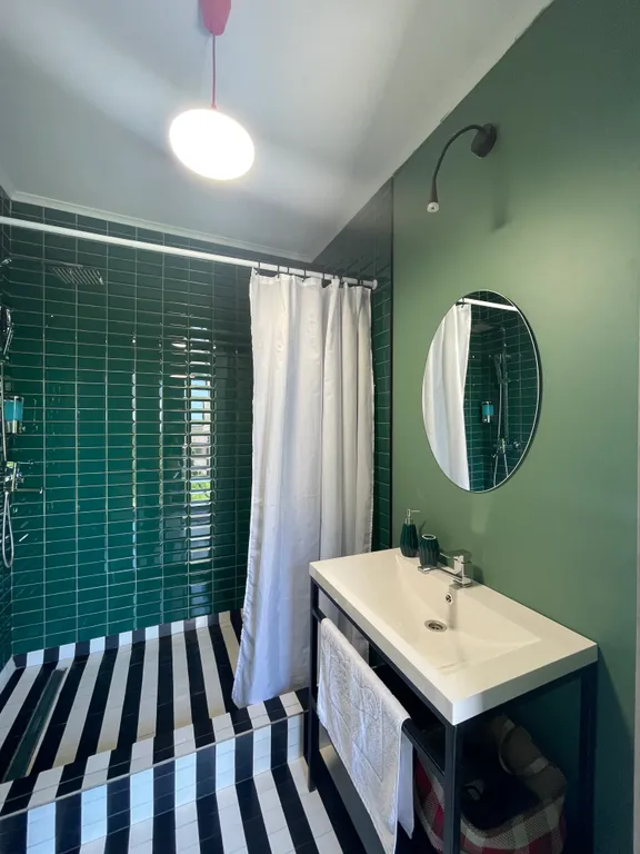 Двухкомнатный четырехместный номер с видом на море