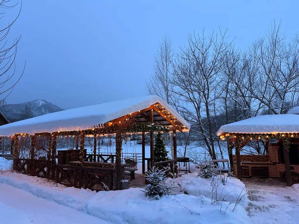 Уютный дом на берегу озера