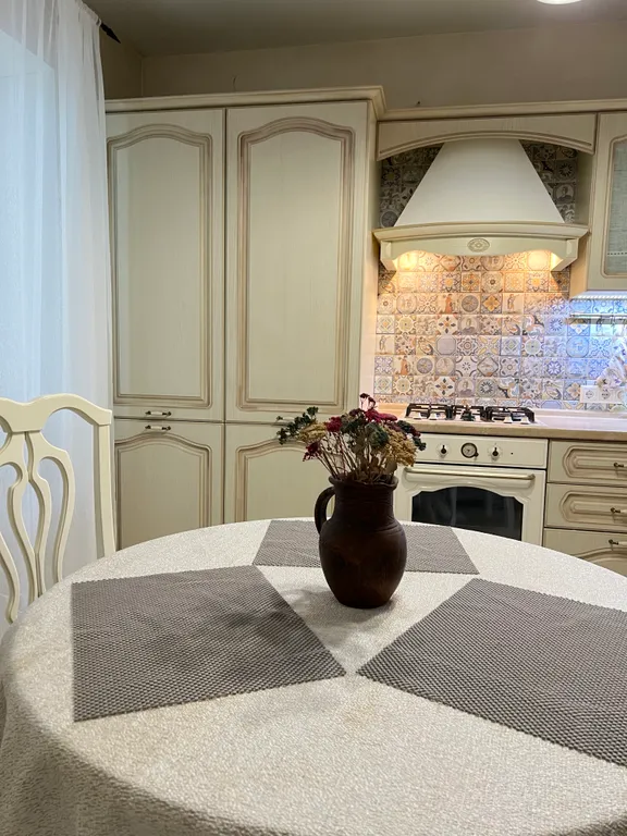 Светлая квартира с мансардой в центре города