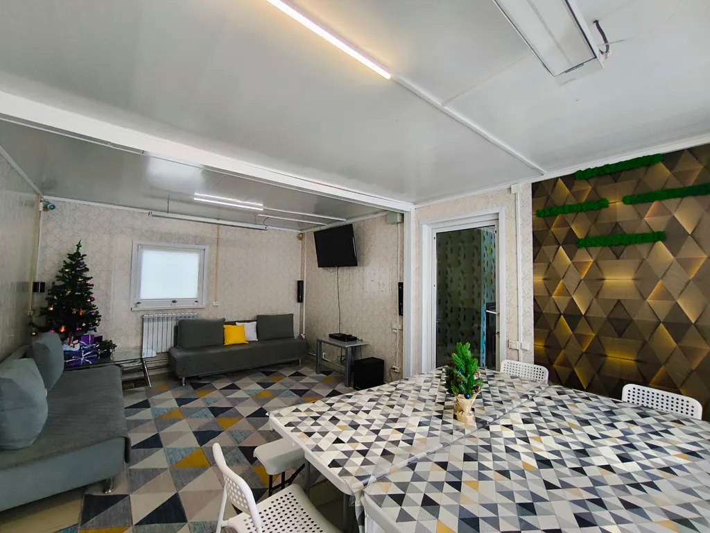 Комфортабельный 2-этажный дом с панорамным остеклением и русской баней