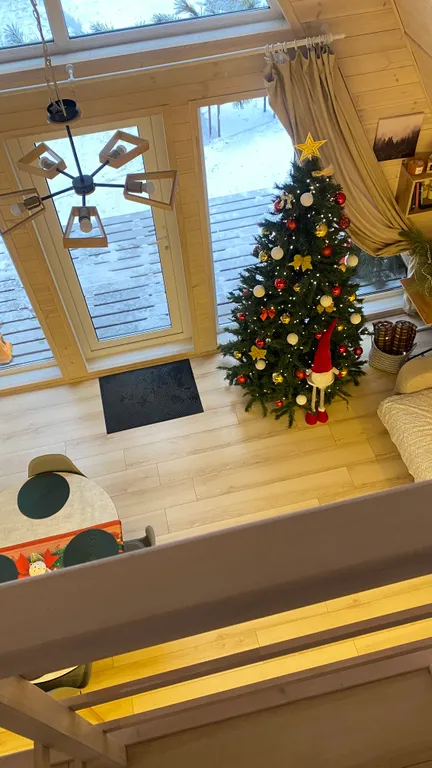 Дом с чаном среди соснового леса