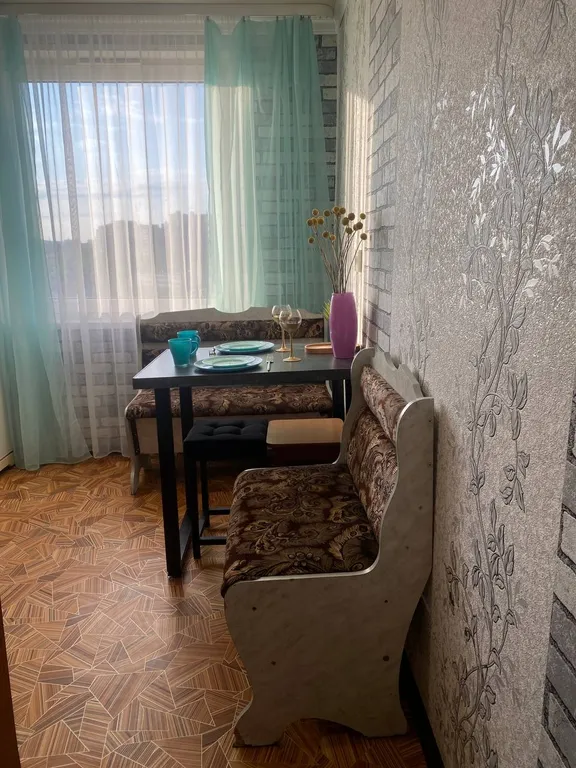 2-комнатная квартира недалеко от центра города и с баконом