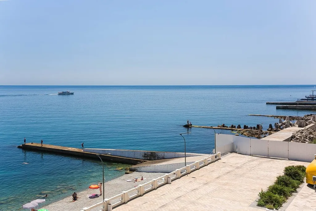 Светлая уютная квартира с видом на море, город и горы