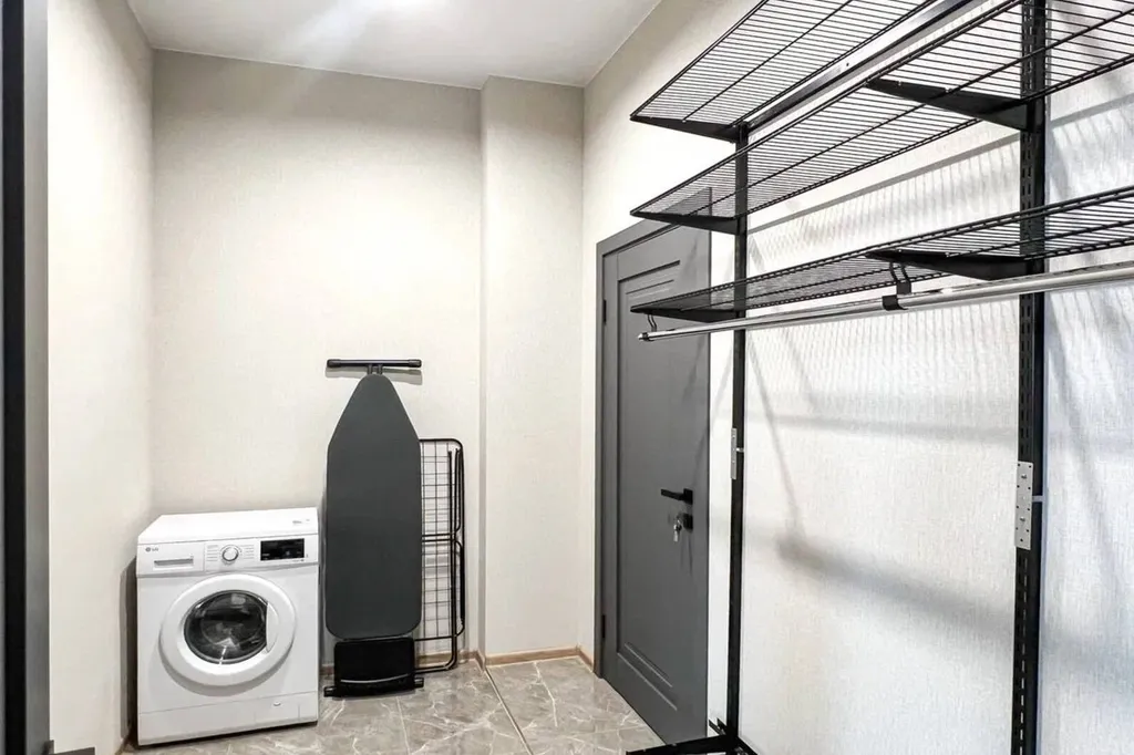 Новый коттедж в хорошей локации Адлера с бассейном, 4 спальнями с с/у